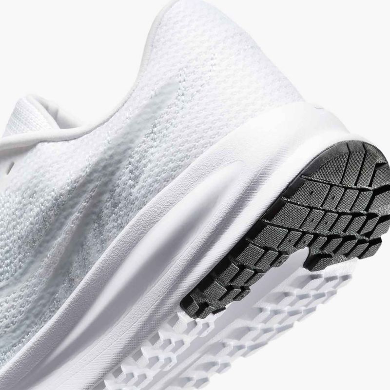 Кросівки для бігу жіночі Nike Run Defy white / pure platinum / black 9
