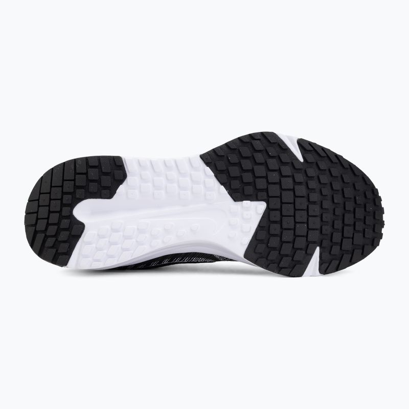 Кросівки для бігу чоловічі Nike Run Defy black/white 4
