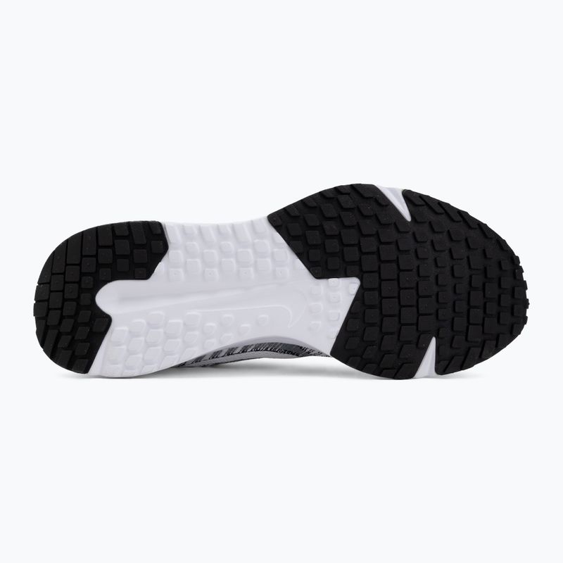 Кросівки для бігу чоловічі Nike Run Defy white/black 4