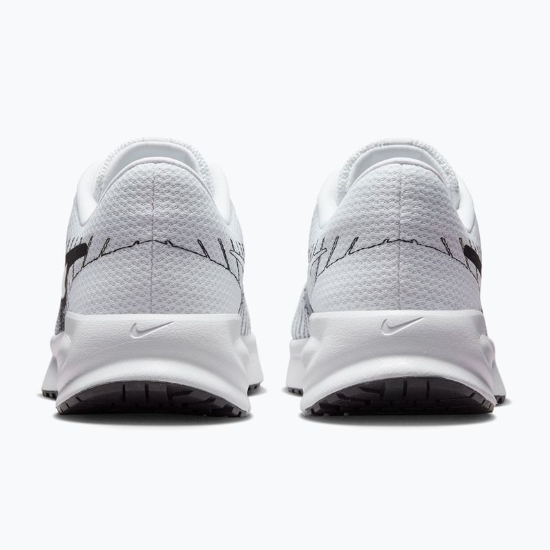 Кросівки для бігу чоловічі Nike Run Defy white/black 4