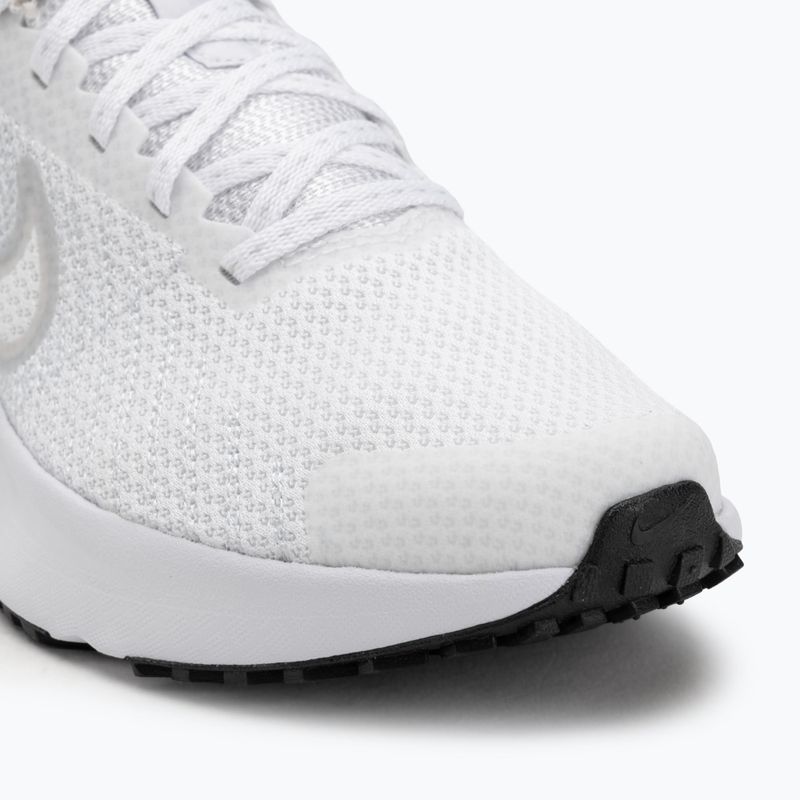 Кросівки для бігу жіночі Nike Run Defy white / pure platinum / black 7