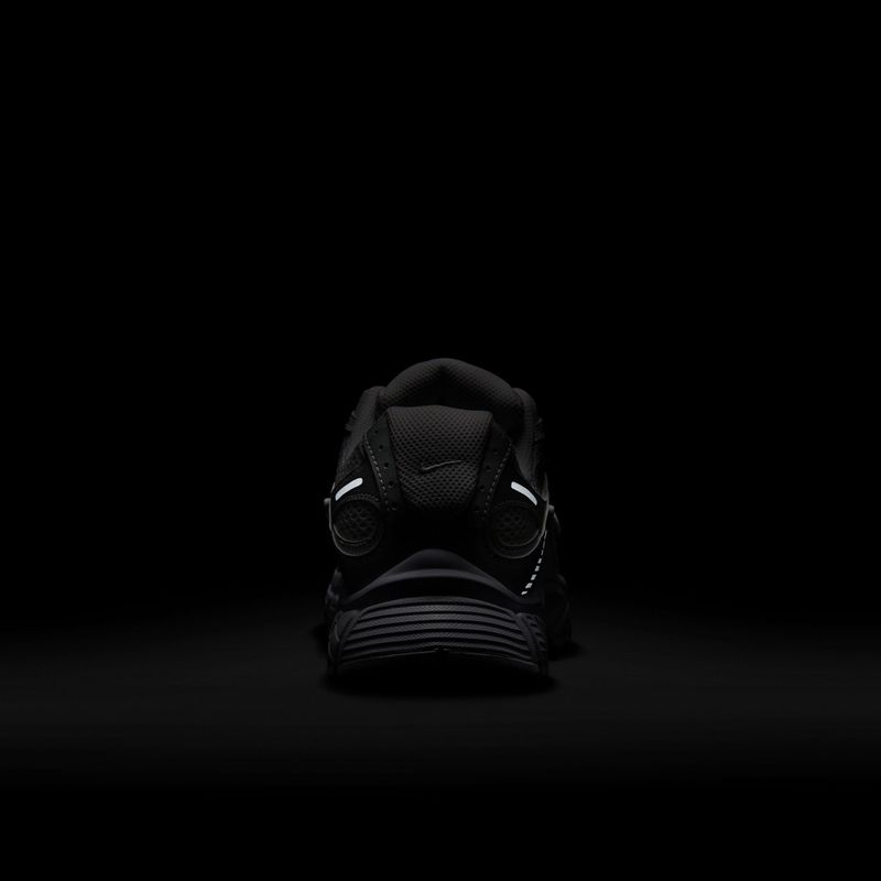 Кросівки жіночі Nike V5 RNR white/black/metallic silver/white 10