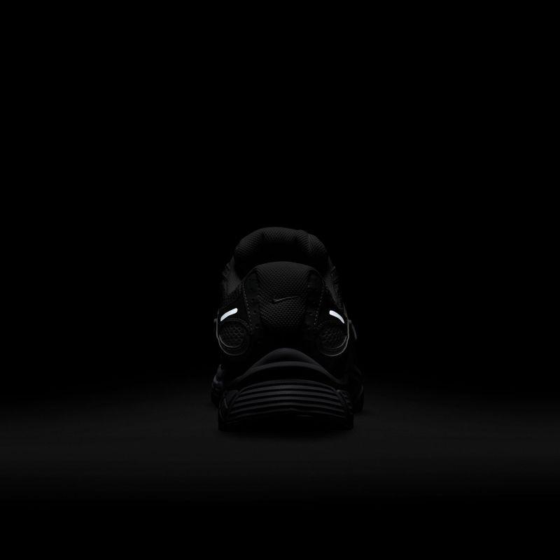 Кросівки чоловічі Nike V5 RNR white/black/metallic silver/white 6