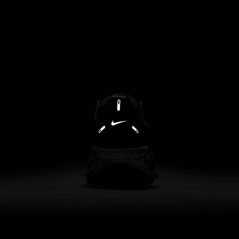 Чоловічі бігові кросівки Nike Vomero 18 black/coconut milk/summit white 8