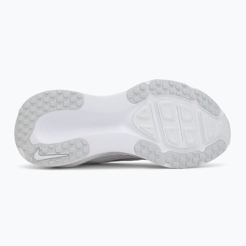 Кросівки для бігу жіночі Nike Vomero 18 white/photon dust/metallic silver 4