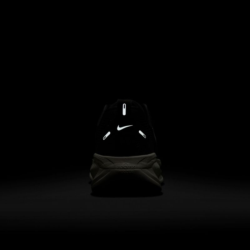 Чоловічі бігові кросівки Nike Vomero 18 IF0514 black/coconut milk/summit white 10