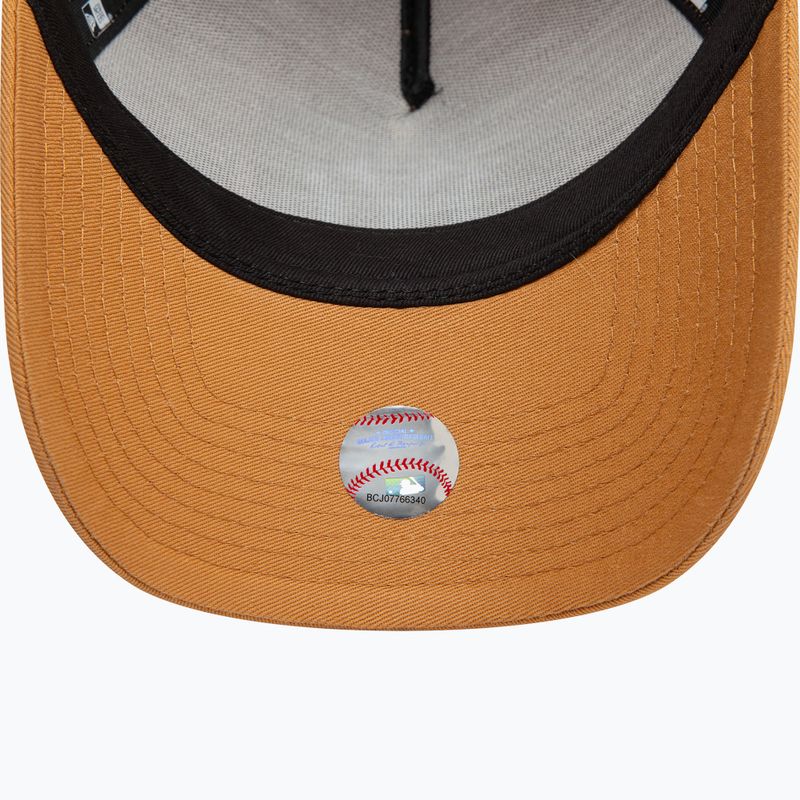 Бейсболка New Era League Essential Trucker New York Yankees темно-бежева 5