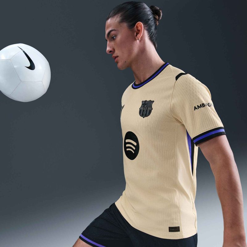 Футболка футбольна чоловіча Nike FC Barcelona 2025/26 Match Away team gold/team gold/persian violet/black 9