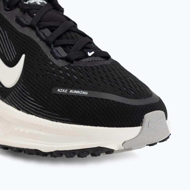 Кросівки для бігу дитячі Nike Vomero 18 black/coconut milk/iron ore/summit white 7