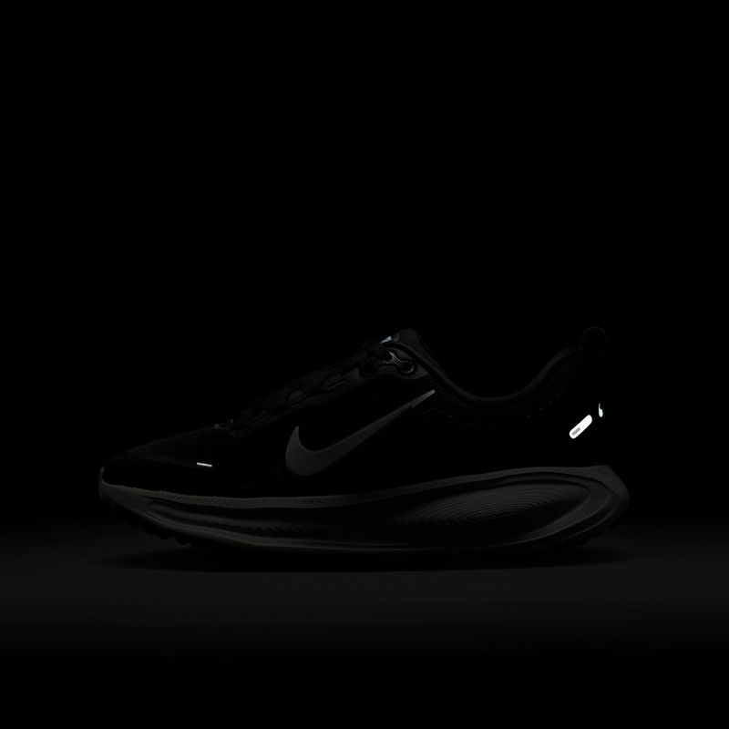 Кросівки для бігу дитячі Nike Vomero 18 black/coconut milk/iron ore/summit white 16