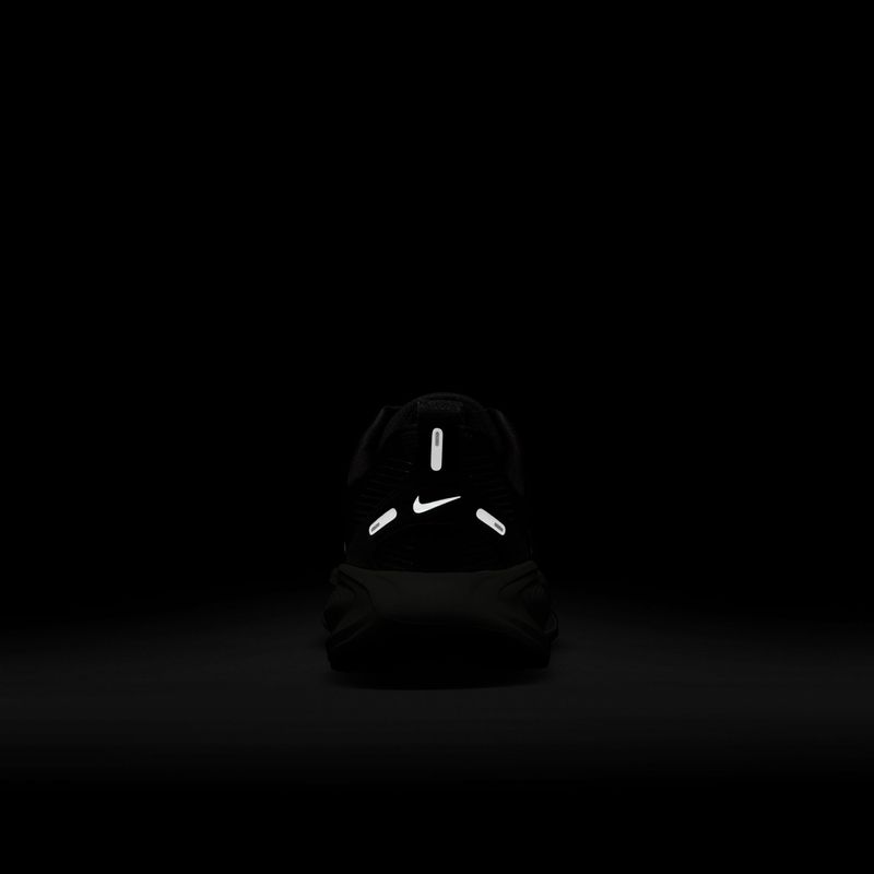 Кросівки для бігу дитячі Nike Vomero 18 black/coconut milk/iron ore/summit white 17