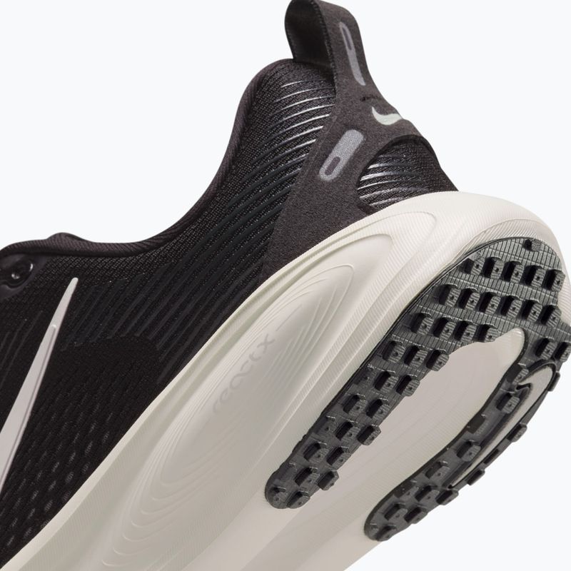 Кросівки для бігу Nike Vomero 18 black/coconut milk/iron ore/summit white 12