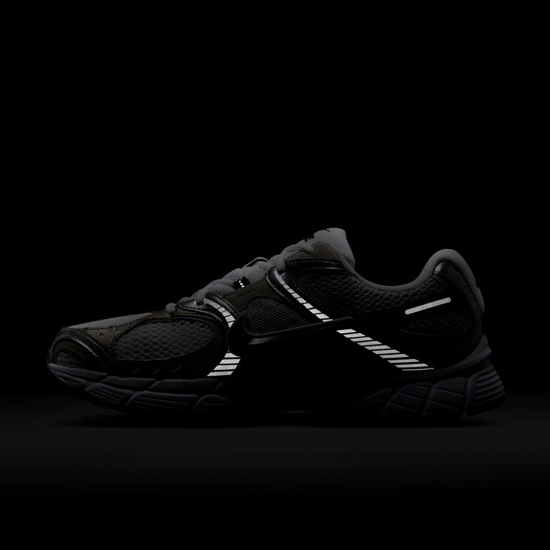 Взуття чоловіче Nike V5 RNR white/vast grey/college grey/black 5