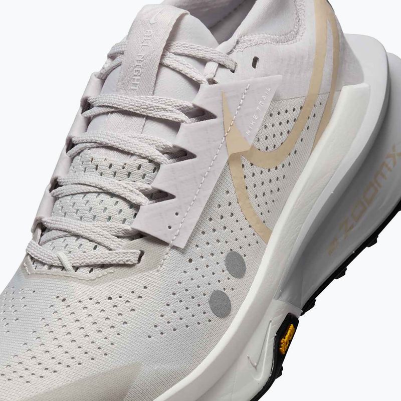 Кросівки для бігу жіночі Nike Zegama 2 vast grey/sanddrift/summit white/black 9