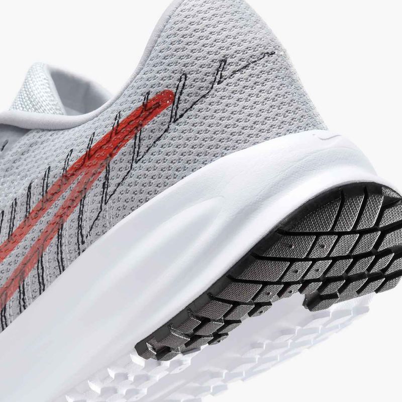 Кросівки для бігу чоловічі Nike Run Defy wolf grey / bright crimson / black / white 9