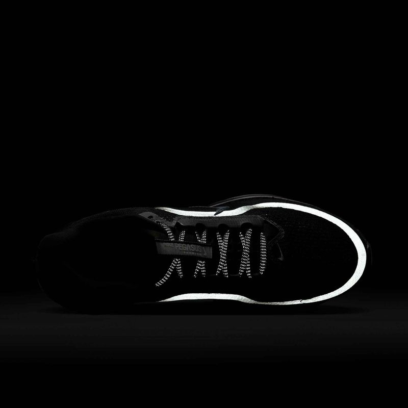 Кросівки для бігу чоловічі Nike Pegasus Premium black/metallic silver/black 8