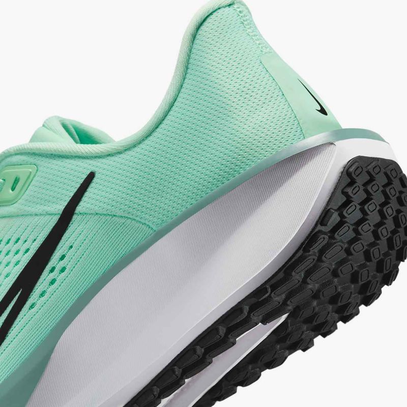 Кросівки для бігу жіночі Nike Quest 6 mint foam / black / cannon / white 9