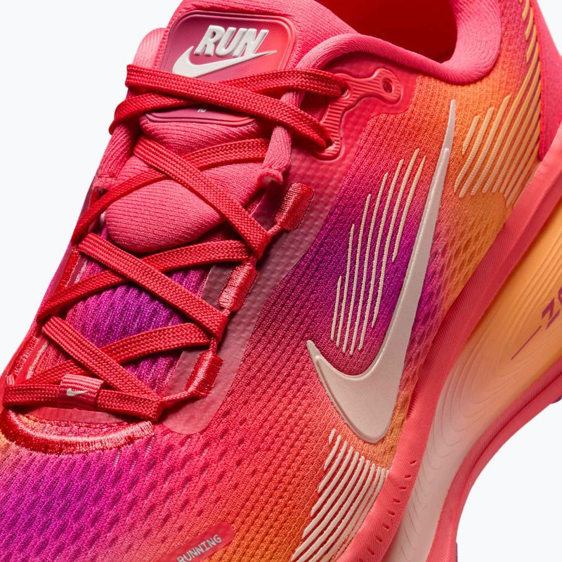 Кросівки для бігу жіночі Nike Vomero 18 SE ember glow/sweet beet/marrakesh/washed coral 8