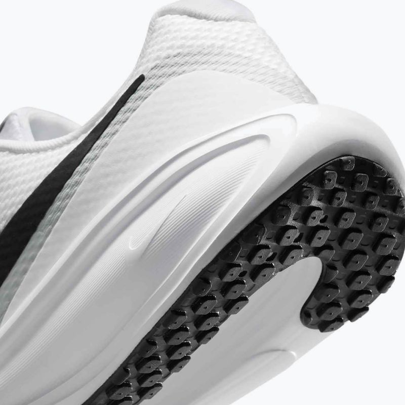 Жіночі бігові кросівки Nike Revolution 8 Extra Wide white/pure platinum/black 16