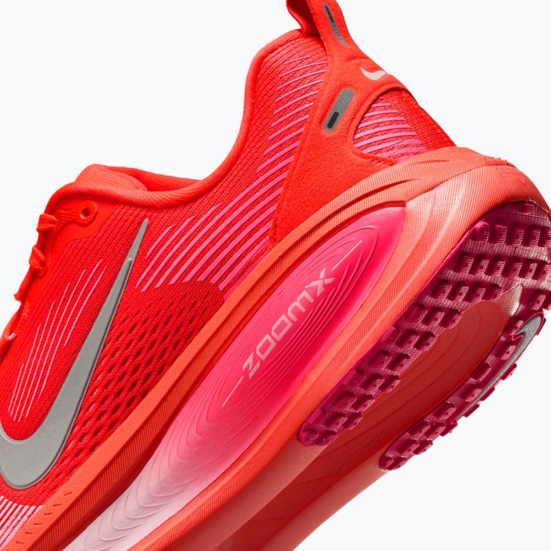 Кросівки для бігу жіночі Nike Vomero 18 bright crimson/hyper pink/pink foam/white 16