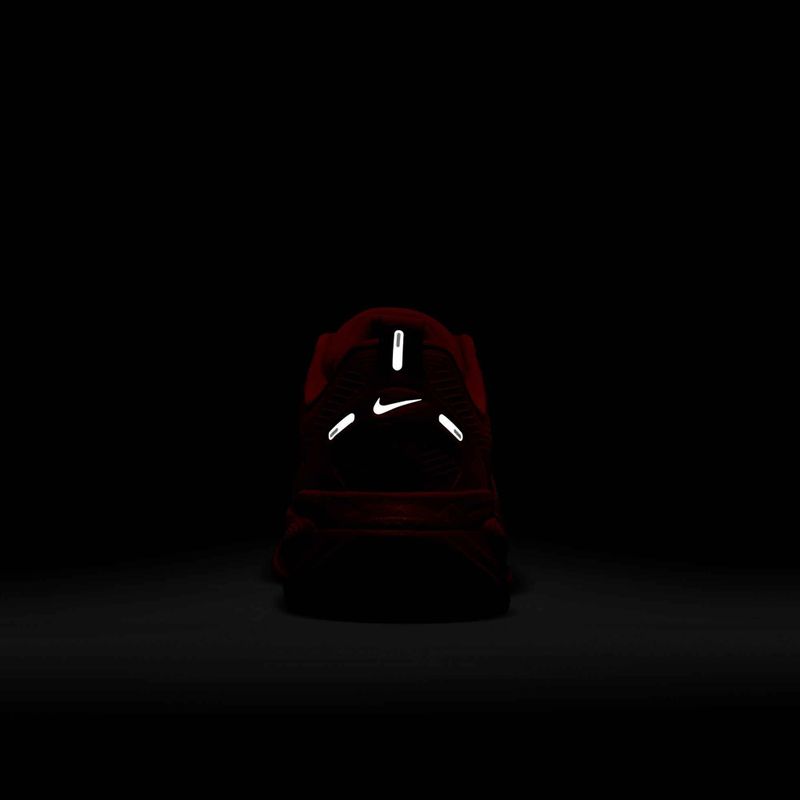 Кросівки для бігу жіночі Nike Vomero 18 bright crimson/hyper pink/pink foam/white 19