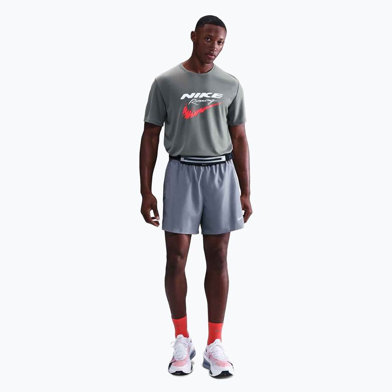 Футболка для бігу чоловіча Nike Miler Dri-Fit UV smoke grey 2