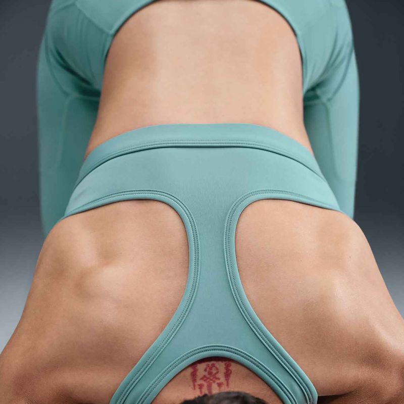 Бюстгальтер для тренувань Nike Swoosh Light Support cannon/white 11