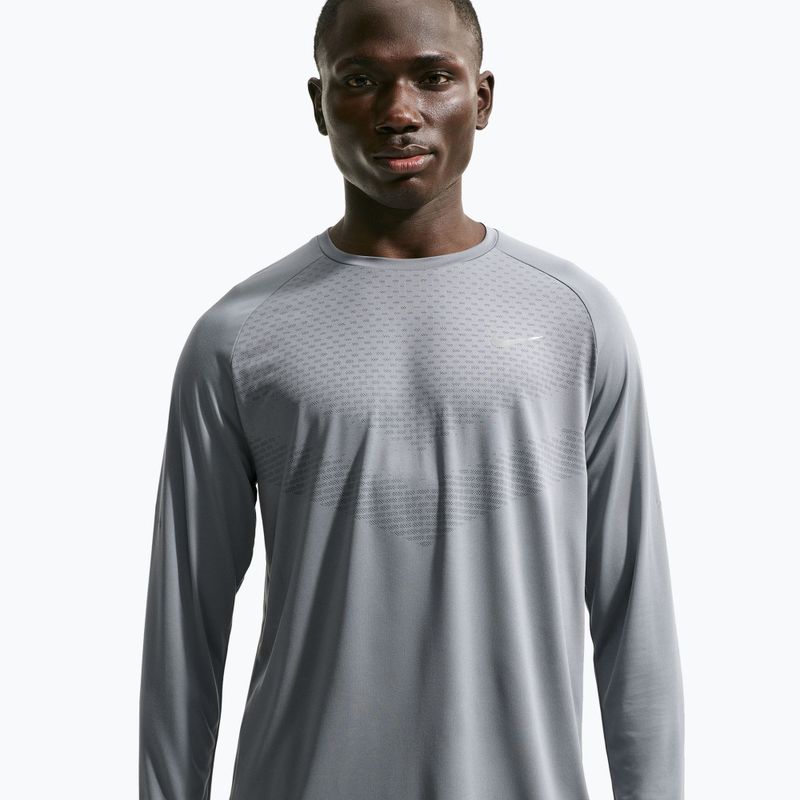 Лонгслів для бігу чоловічий Nike Stride Dri-Fit ADV Smoke Grey 4
