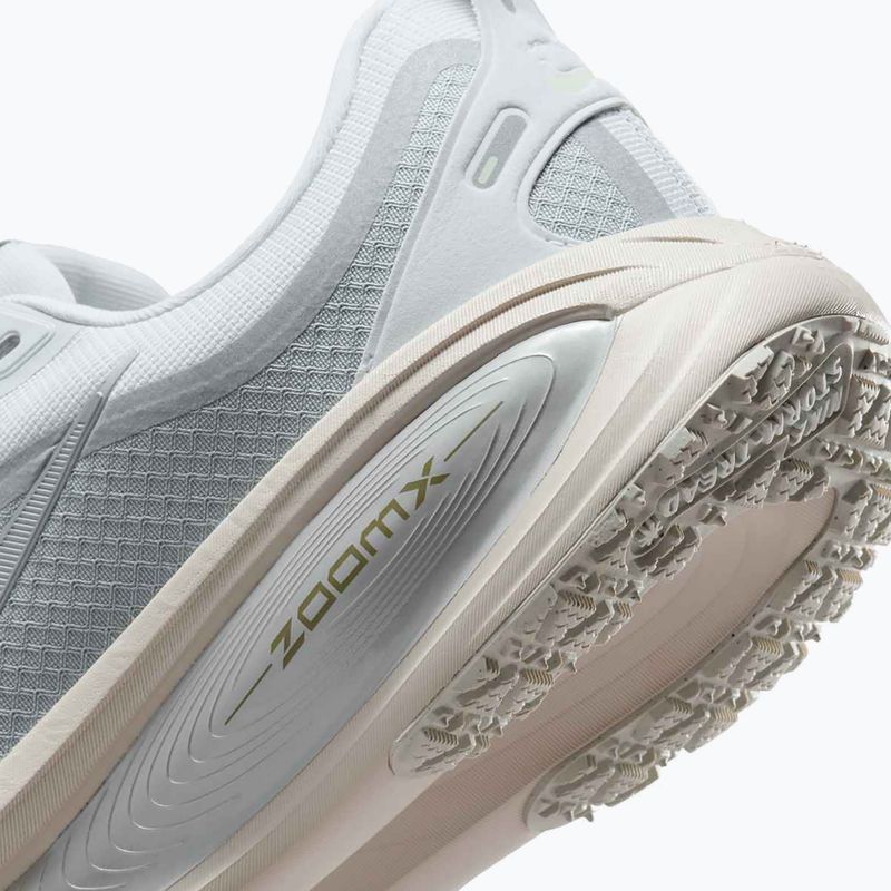 Кросівки для бігу чоловічі Nike Vomero 18 GORE-TEX pure platinum/metallic silver 10