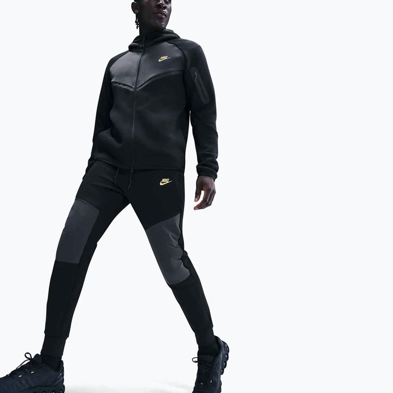 Штани чоловічі Nike Tech Joggers black/dark smoke grey/metallic gold 4
