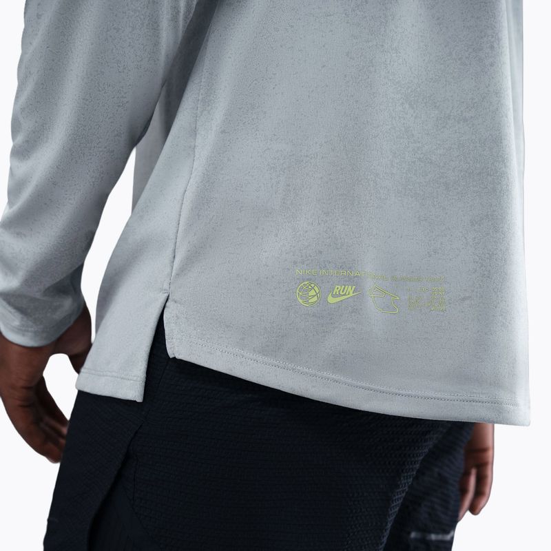 Чоловіча бігова лонгслівка Nike Stride Dri-Fit ADV light smoke grey 5