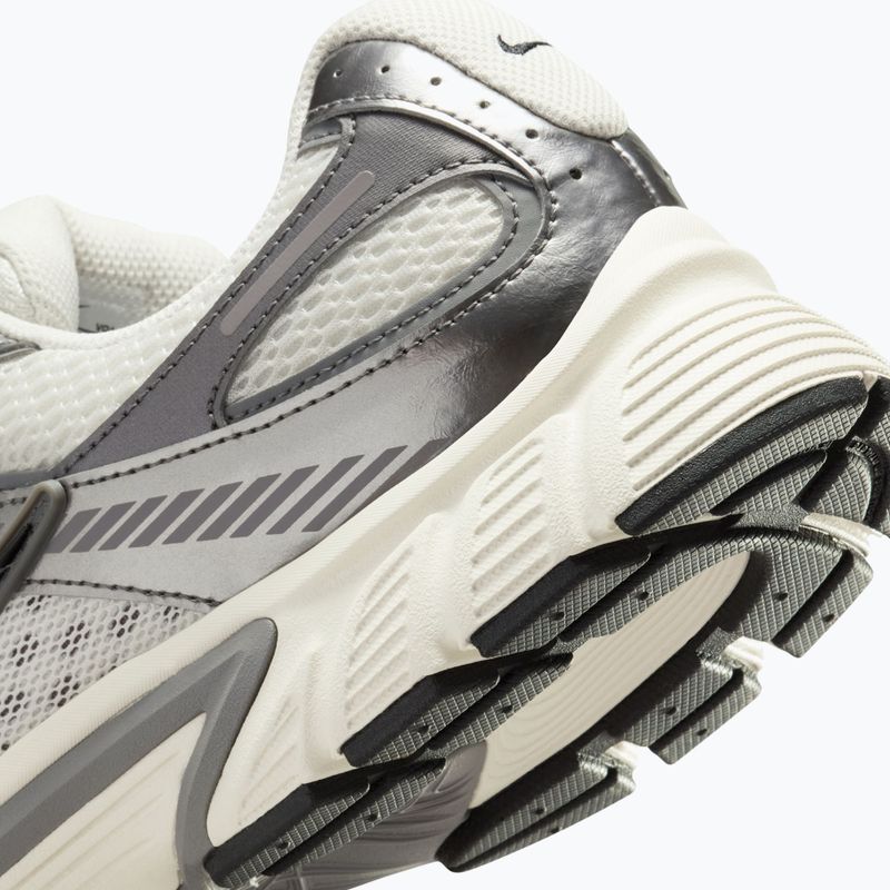 Кросівки чоловічі Nike V5 RNR phantom/pencil point/black 8