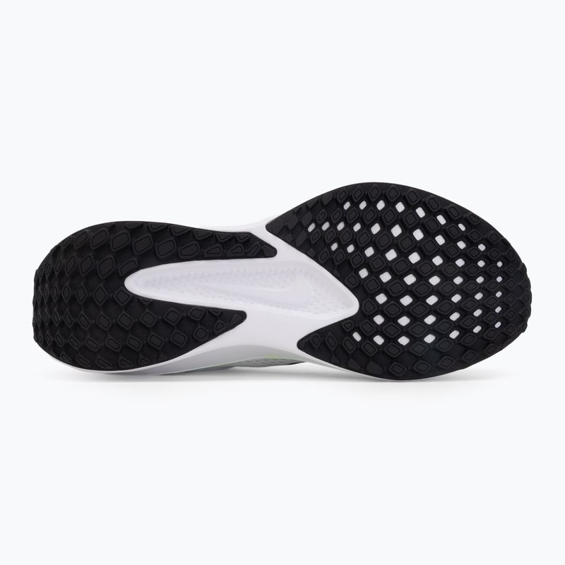 Чоловічі бігові кросівки Nike Quest 6 white/green strike/glacier blue/black 4