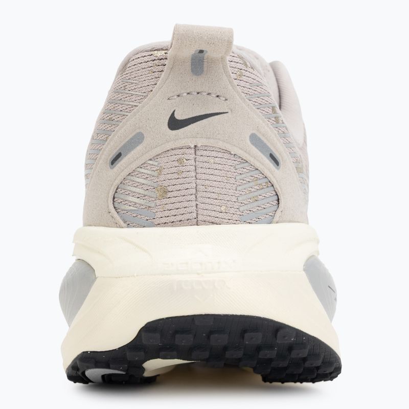 Кросівки для бігу жіночі Nike Vomero 18 SE cream ii/coconut milk/metallic gold grain 6