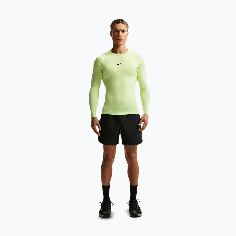 Чоловіча тренувальна лонгслівка Nike Pro Dri-Fit Tight Fitness light liquid lime/black 2