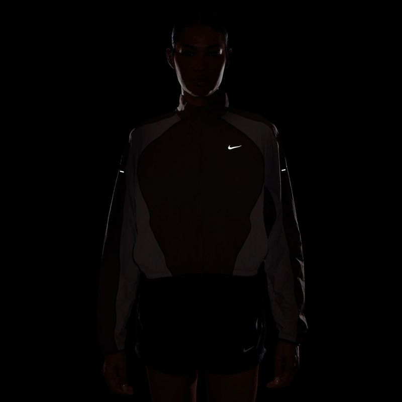 Жіноча куртка для бігу Nike Swift UV Repel tattoo/light violet ore 4