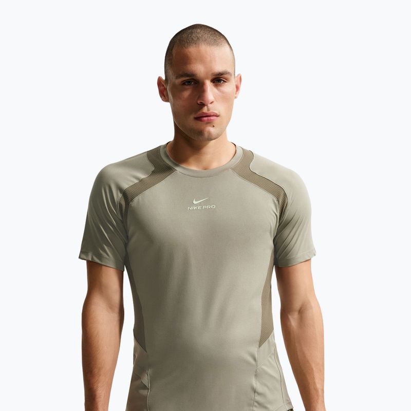 Футболка для тренувань чоловіча Nike Pro Training Dri-Fit light army/medium olive/light liquid lime 4