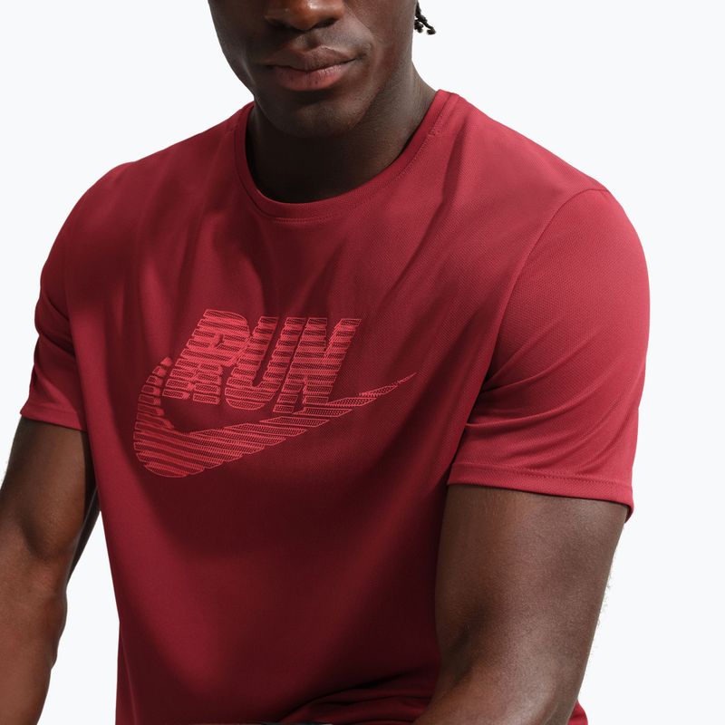 Чоловіча бігова футболка Nike Miler Dri-Fit UV team crimson/light crimson 4