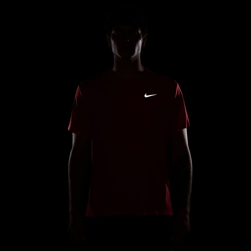 Чоловіча бігова футболка Nike Miler Dri-Fit UV light crimson 7