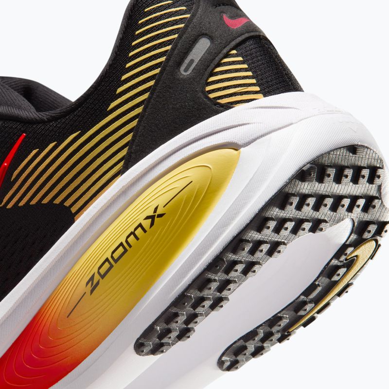 Чоловічі бігові кросівки Nike Vomero 18 black/light crimson/bright crimson 9