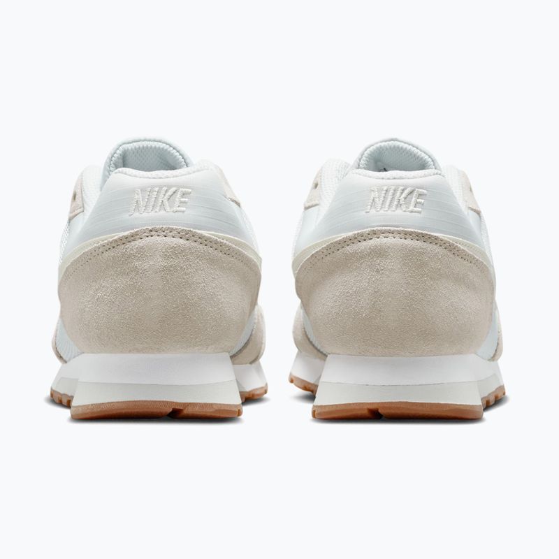 Взуття жіноче Nike MD Runner 2 photon dust/white/gum med brown/sail 4