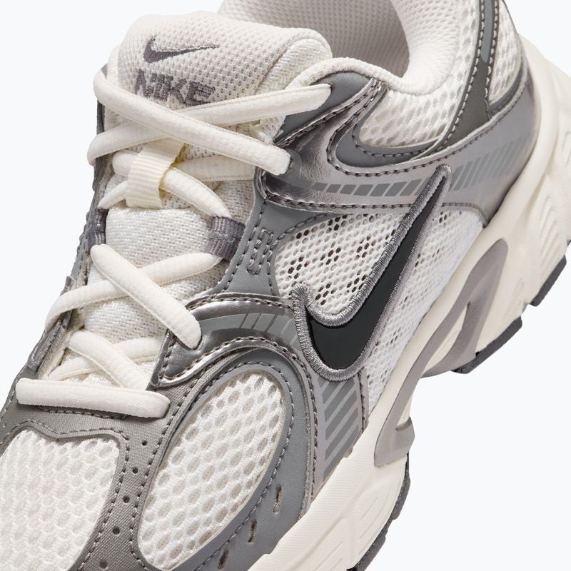 Взуття Nike V5 RNR phantom/pencil point/black 8
