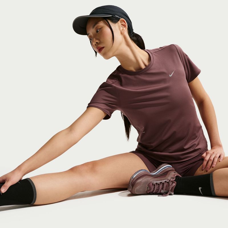 Жіноча бігова футболка Nike Swift Dri-Fit tattoo 5