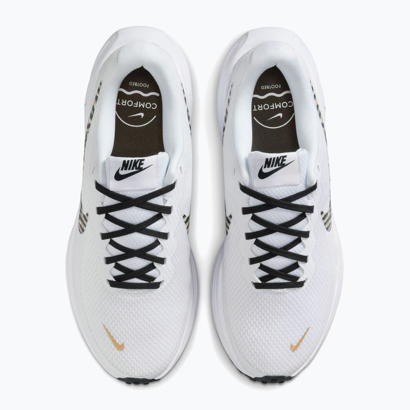 Жіночі бігові кросівки Nike Revolution 8 white/metallic gold/black 5
