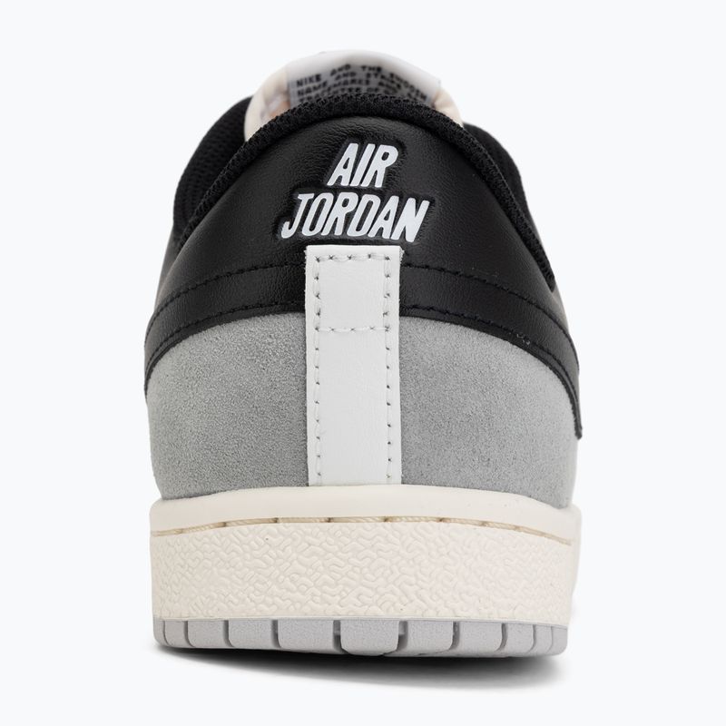 Жіноче взуття Air Jordan Skyline Low summit white/light smoke grey/sail/black 6