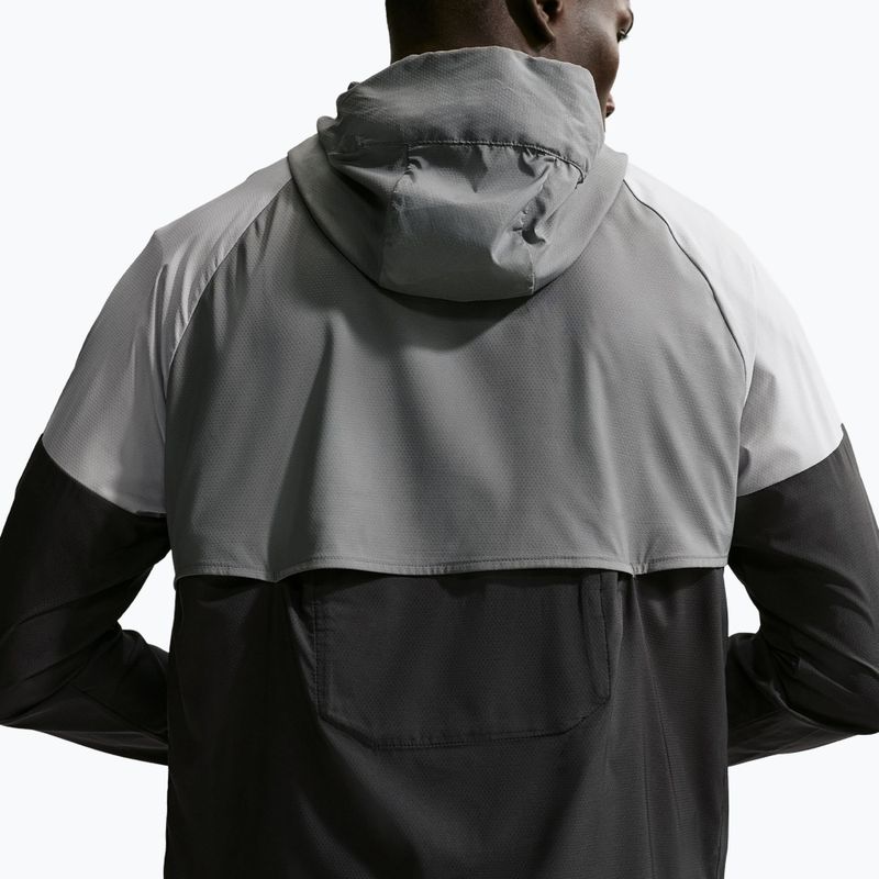 Куртка для бігу чоловіча Nike Impossibly Light Windrunner smoke grey/wolf grey/black 5