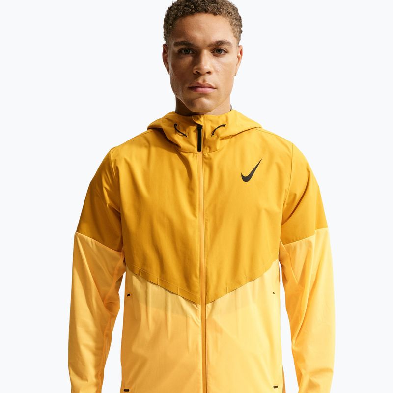 Чоловіча куртка для бігу Nike AeroSwift Storm-Fit Aerogami university gold/citron pulse/black 4