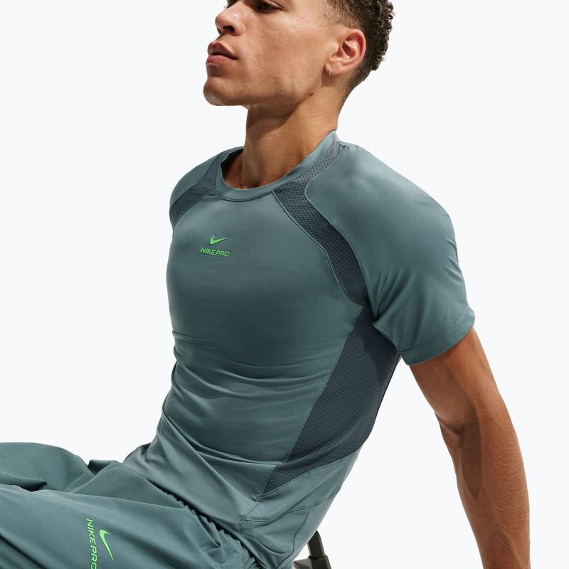Футболка для тренувань чоловіча Nike Pro Training Dri-Fit mineral slate/faded spruce/green strike 4