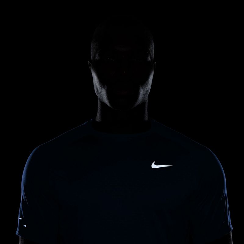 Чоловіча бігова футболка Nike Stride ADV royal pulse 4