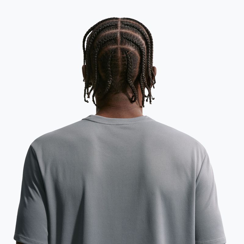 Футболка для бігу чоловіча Nike Miler Dri-Fit UV smoke grey 5